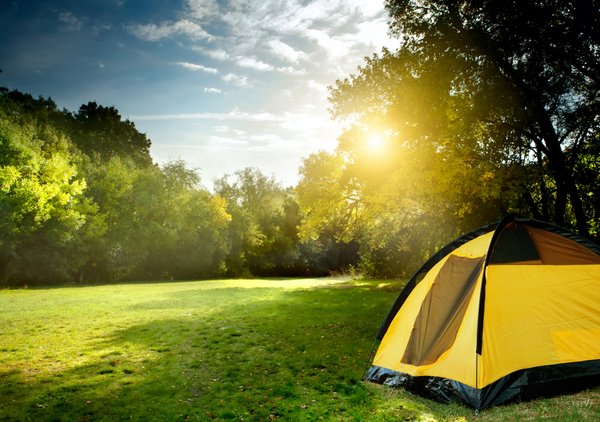 Les avantages du camping naturiste en Corse